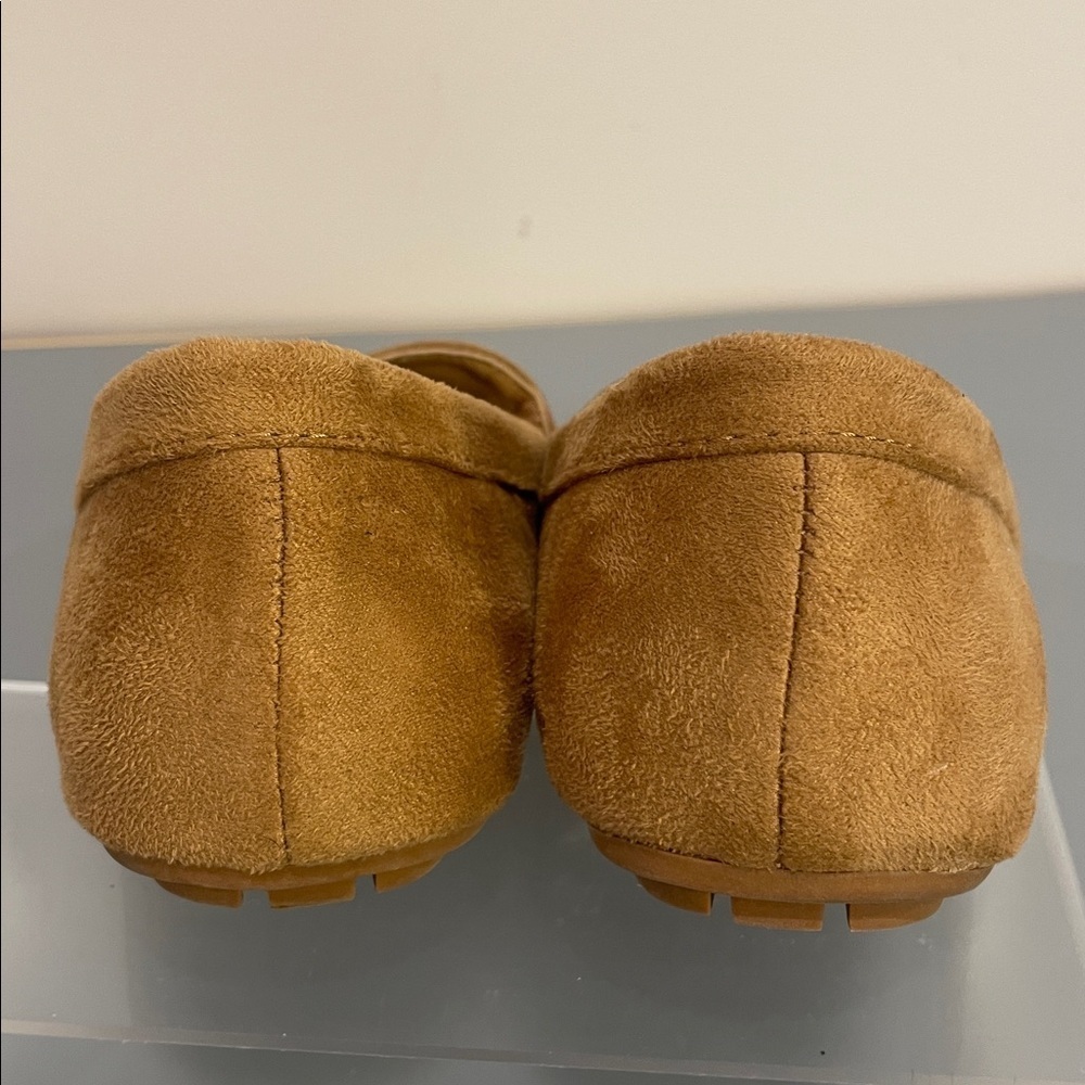 Comfortview The Milena moccasin slip-on flats in a tan faux suede, size 8.5 Wide - Picture 6 of 8